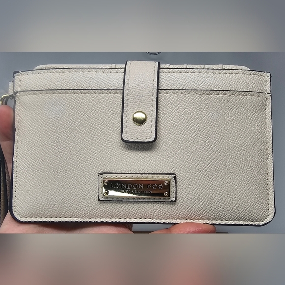 London Fog Sarina Wristlet Cream Caviar Embossed Zip-around Wallet Card Insert - Picture 2 of 12